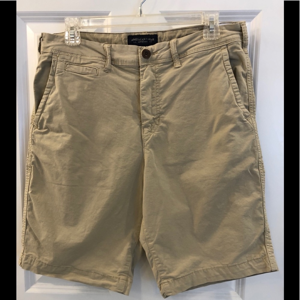 AMERICAN EAGLE MENS KHAKI SHORTS SZ 30